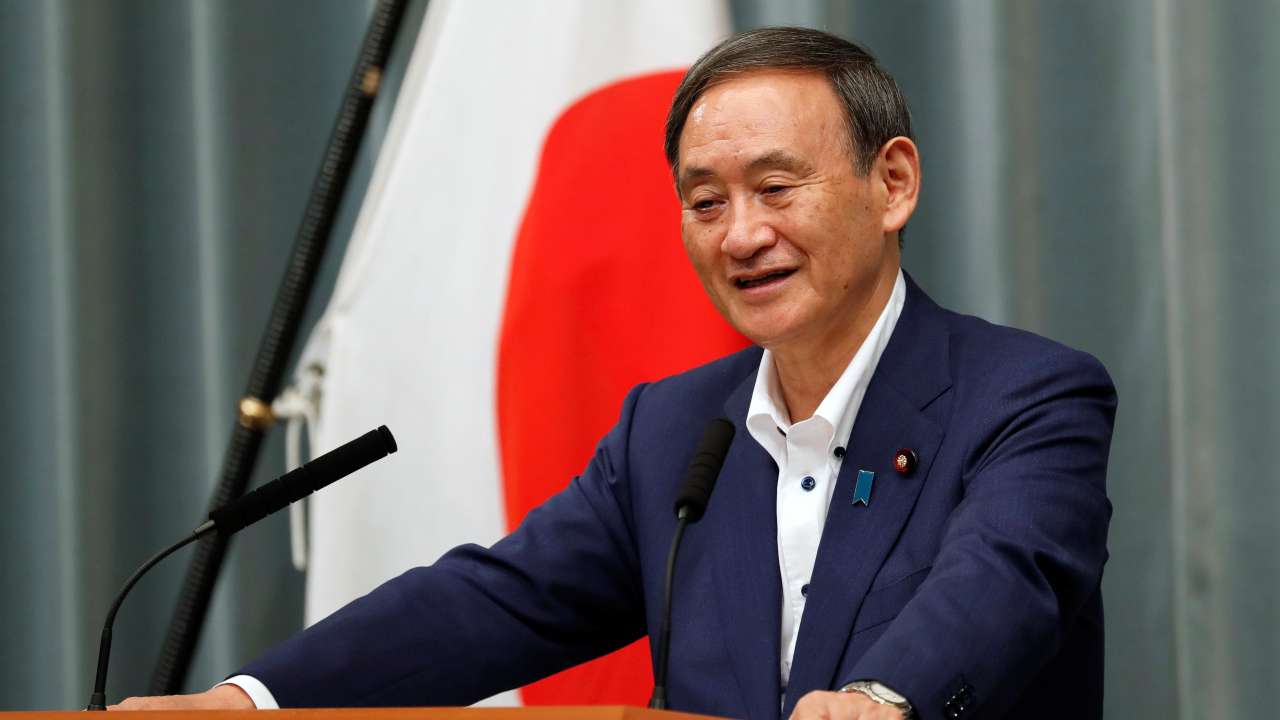 Japon: élu à la tête du PLD, l'atypique Yoshihide Suga en passe de succéder à Shinzo Abe